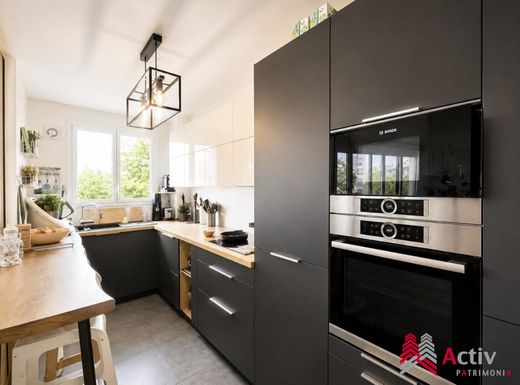 Apartment in Belleville, Père-Lachaise, Ménilmontant, Paris