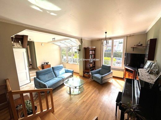 Casa di lusso a La Celle-Saint-Cloud, Yvelines