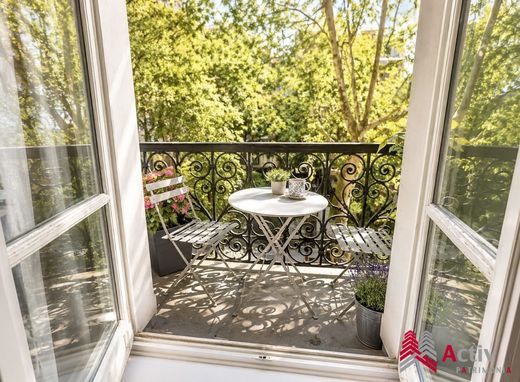 Apartment in Canal Saint Martin, Château d’Eau, Porte Saint-Denis, Paris