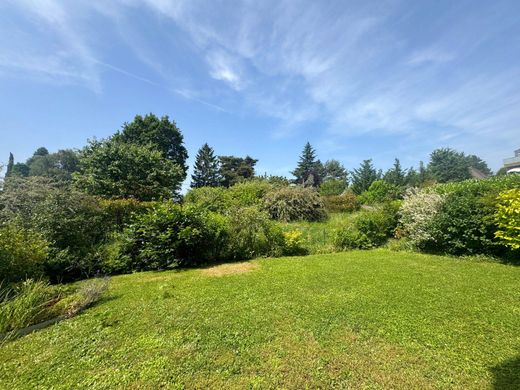 Apartment / Etagenwohnung in Prévessin-Moëns, Ain