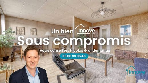 Apartment in Montmartre, Abbesses, Grandes-Carrières, Paris