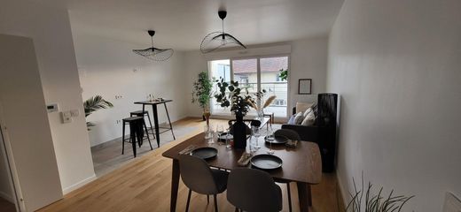 Apartment / Etagenwohnung in Antony, Hauts-de-Seine