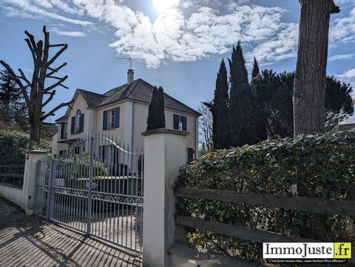 Luxury home in Jouars-Pontchartrain, Yvelines