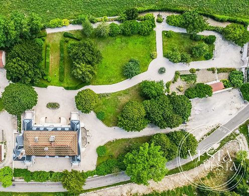 Luxury home in Gemeaux, Cote d'Or