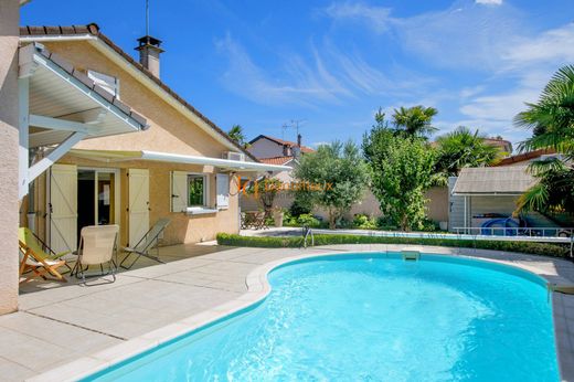 Luxe woning in Vaulx-en-Velin, Rhône