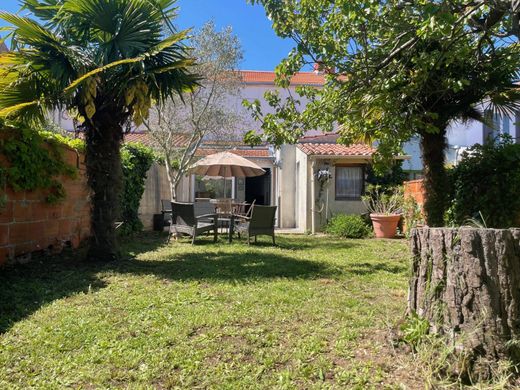 ‏בתי יוקרה ב  לה רושל, השראנט הימי