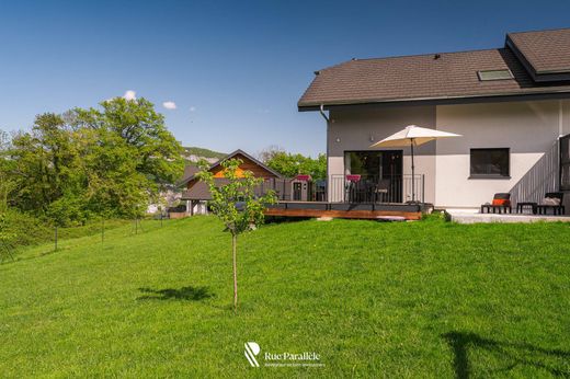 Casa di lusso a Sillingy, Alta Savoia