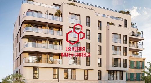 Apartment / Etagenwohnung in Bourg-la-Reine, Hauts-de-Seine