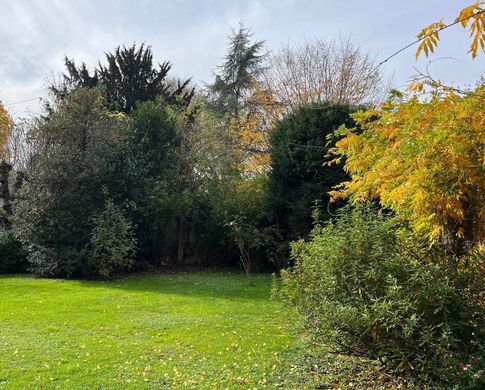 Garches, Hauts-de-Seineの土地