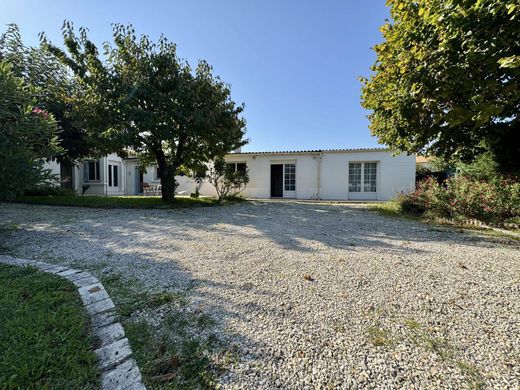 Luxury home in Breuillet, Charente-Maritime