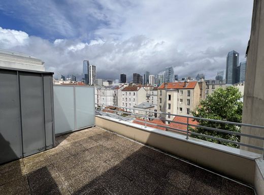 Apartment / Etagenwohnung in Puteaux, Hauts-de-Seine