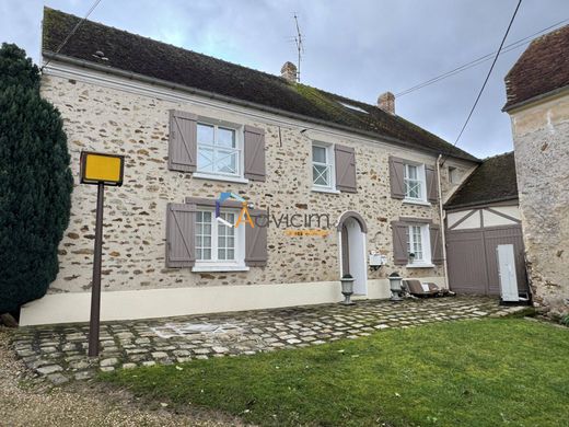 Luxus-Haus in Boissy-le-Châtel, Seine-et-Marne