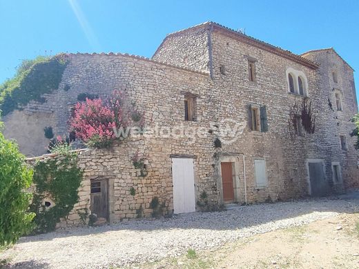 قلعة ﻓﻲ Saint-Christol, Vaucluse