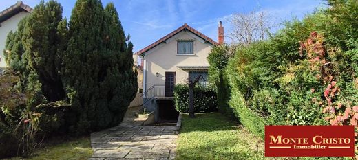 Luxus-Haus in Le Chesnay, Yvelines