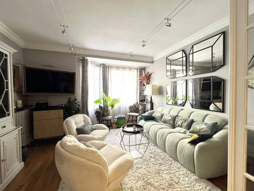 Apartment in La Muette, Auteuil, Porte Dauphine, Paris