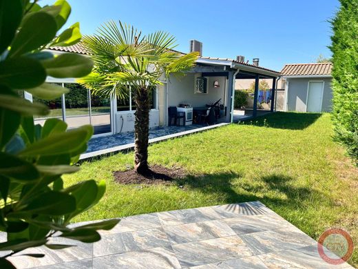 호화 저택 / Carbon-Blanc, Gironde