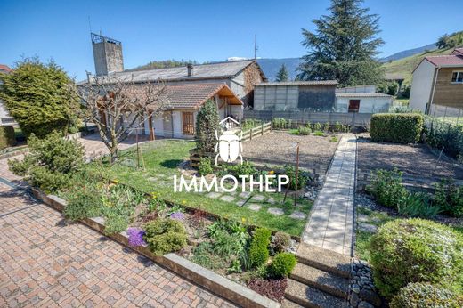 منزل ﻓﻲ Brié-et-Angonnes, Isère