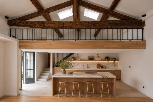 Luxury home in Saint-Genis-Laval, Rhône