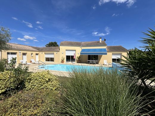 Luxury home in Niort, Deux-Sèvres
