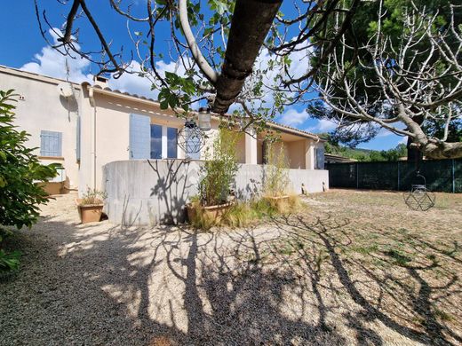 Maison de luxe à Saint-Martin-de-la-Brasque, Vaucluse