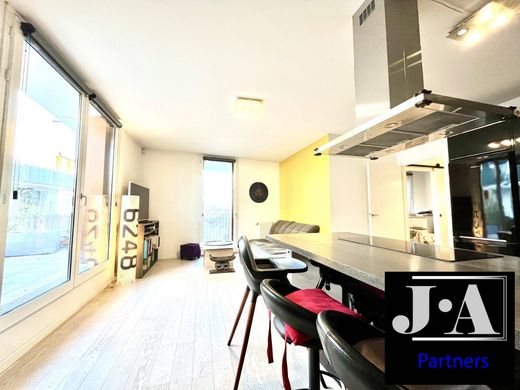 Apartment / Etagenwohnung in Bourg-la-Reine, Hauts-de-Seine