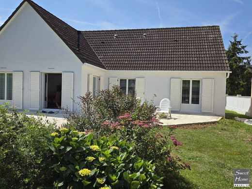Luxe woning in Magny-les-Hameaux, Yvelines