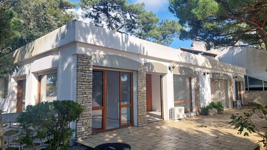 Luxe woning in Saint-Palais-sur-Mer, Charente-Maritime