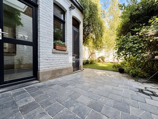 منزل ﻓﻲ ليل, North