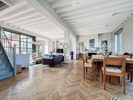 Luxury home in Quesnoy-sur-Deûle, North