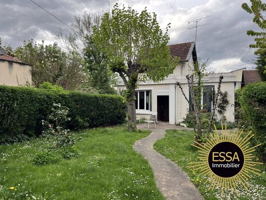 Luxury home in Le Chesnay, Yvelines