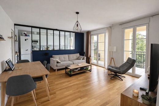 Apartment / Etagenwohnung in Chaville, Hauts-de-Seine