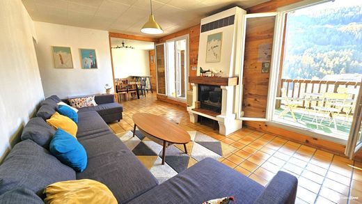 Vars, Hautes-Alpesのアパートメント