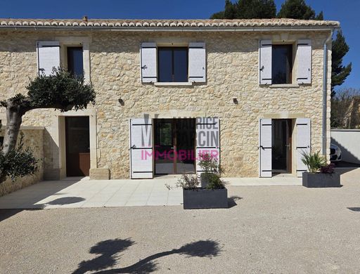 Luxury home in L'Isle-sur-la-Sorgue, Vaucluse