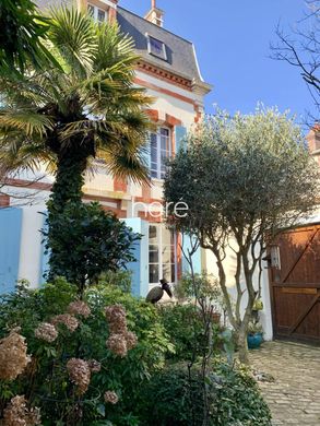 Maison de luxe à Sens, Yonne