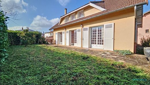 Casa di lusso a Charly, Rhône