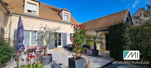 Luxury home in La Celle-les-Bordes, Yvelines