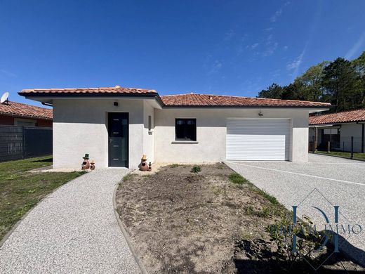 Luxury home in Lit-et-Mixe, Landes