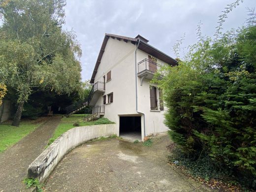 مجمع شقق ﻓﻲ Corbeil-Essonnes, Essonne