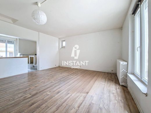 Apartment / Etagenwohnung in Alfortville, Val-de-Marne