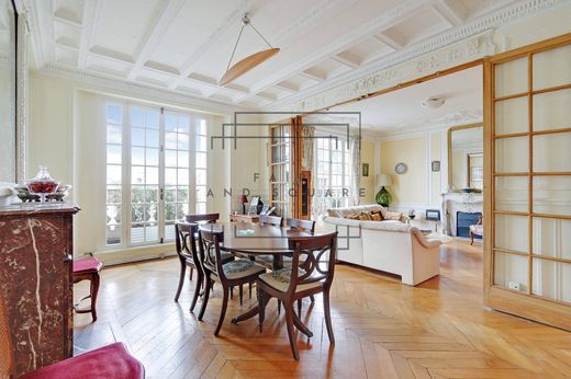 Apartment in Champs-Elysées, Madeleine, Triangle d’or, Paris