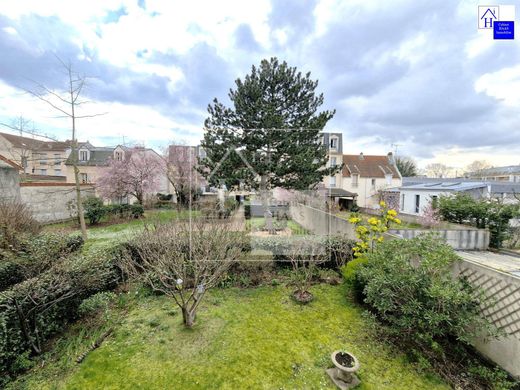 Apartment / Etagenwohnung in Maisons-Alfort, Val-de-Marne