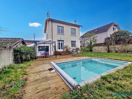 Luxe woning in Tassin-la-Demi-Lune, Rhône