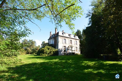 Kasteel in Orléat, Puy-de-Dôme