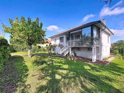 Casa di lusso a Chaponost, Rhône