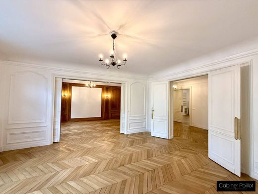 Apartment in Champs-Elysées, Madeleine, Triangle d’or, Paris