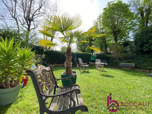 Apartment in Le Plessis-Robinson, Hauts-de-Seine