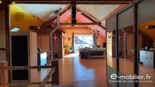 Luxe woning in Faverges, Haute-Savoie