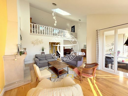 Apartment / Etagenwohnung in Louveciennes, Yvelines