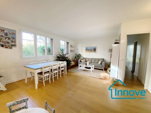 Apartament w Asnières-sur-Seine, Hauts-de-Seine