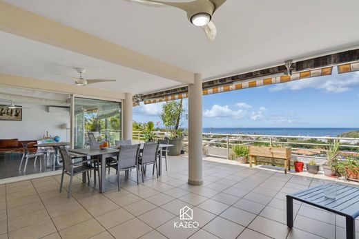 Apartment / Etagenwohnung in Schoelcher, Martinique